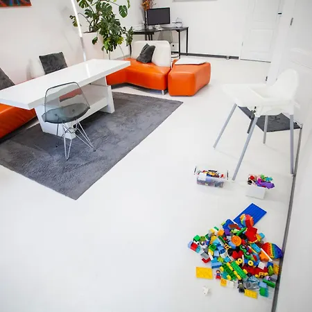Modern Family - Sleeps 6 And Baby Leiden