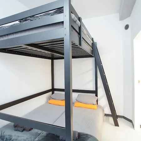 Modern Family - Sleeps 6 And Baby