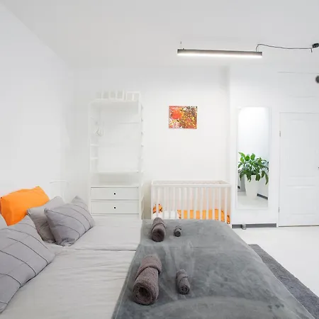 Modern Family - Sleeps 6 And Baby *