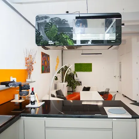 Modern Family - Sleeps 6 And Baby * Leiden
