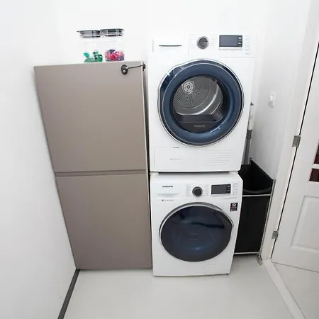 Modern Family - Sleeps 6 And Baby Apartment
