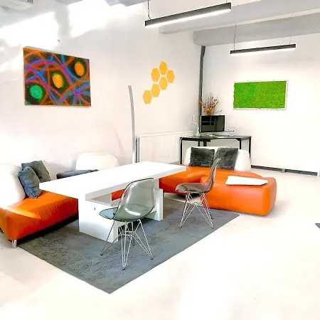 Modern Family - Sleeps 6 And Baby Apartment