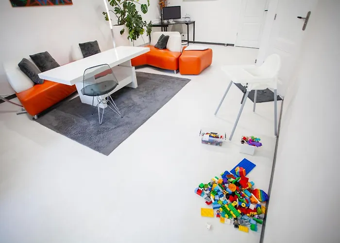 Modern Family - Sleeps 6 And Baby ליידן